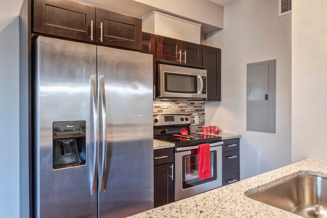 1BR, 1BA - 567SF - Kitchen - BellaVeux