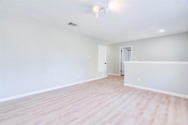 Building Photo - 13808 Lothian Dr