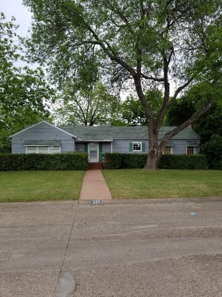 Primary Photo - 606 Bryson St