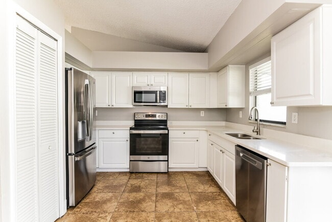 Building Photo - 637 Baldwin Dr