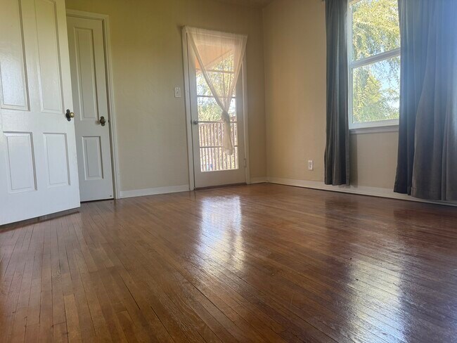 Building Photo - 517 Magnolia Ave