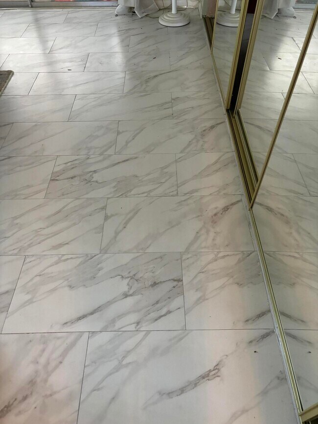 Building Photo - 326 Andover E