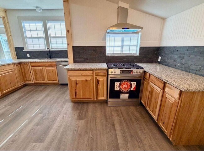 Building Photo - Charming Home in Exeter coming soon!