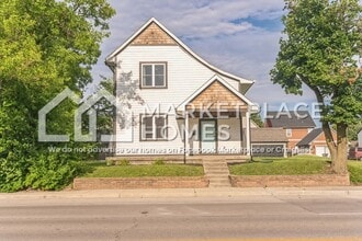 Building Photo - 1917 N College Ave