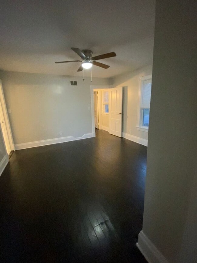 Building Photo - Beautifully updated and Spacious!  2 Bed House in Madisonville with walk through!!