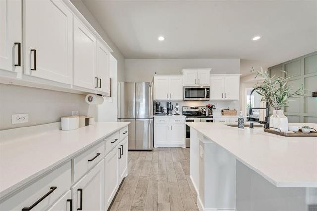 Building Photo - 1513 Hulen Park Trl