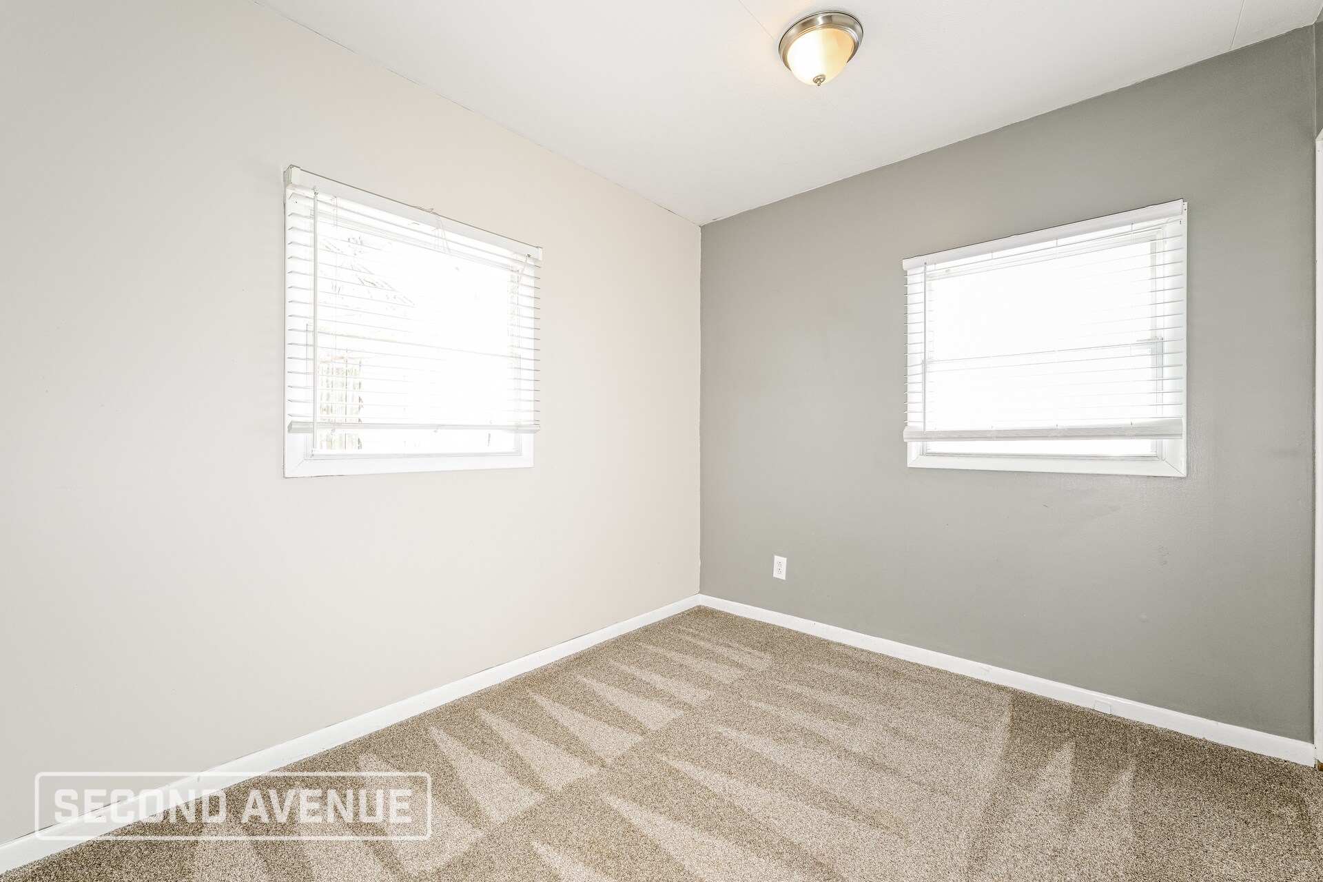 Building Photo - 1926 Sloan Ave