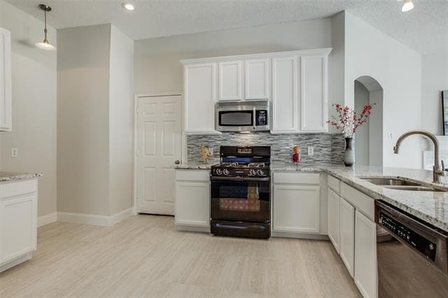 Building Photo - 3708 Villanova Dr