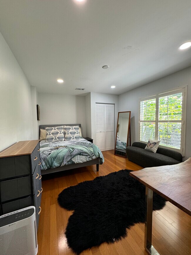 Building Photo - 8139 Las Palmas Way