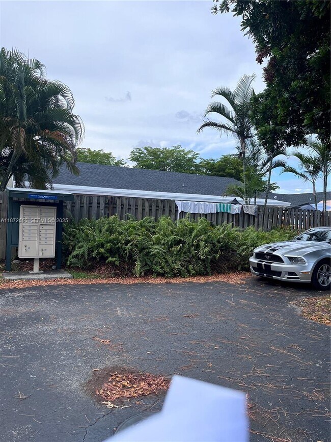 Building Photo - 2320 SE 23rd Rd