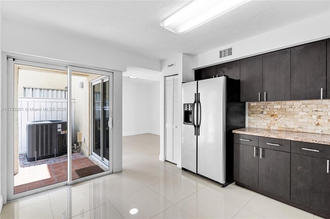 Building Photo - 4515 SW 68th Ct Cir