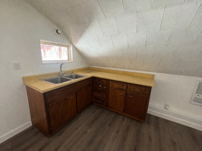 Building Photo - 7547-7549 E Lake St