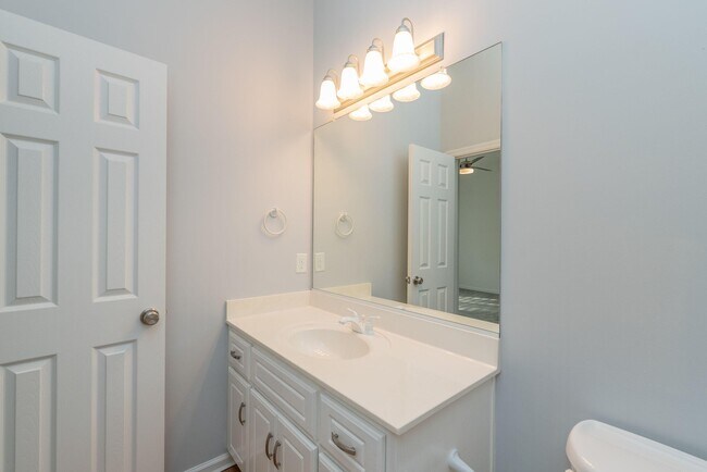 Building Photo - 3169 Glenview Dr