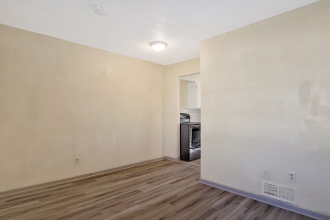 Building Photo - Bel Aire Oliver