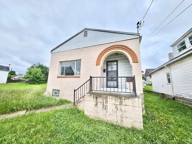 Building Photo - 415 N 4th St
