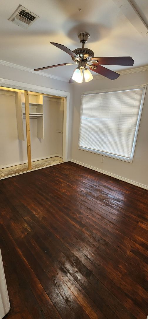 Building Photo - 2bedrooms 1bathroom 1 car garage