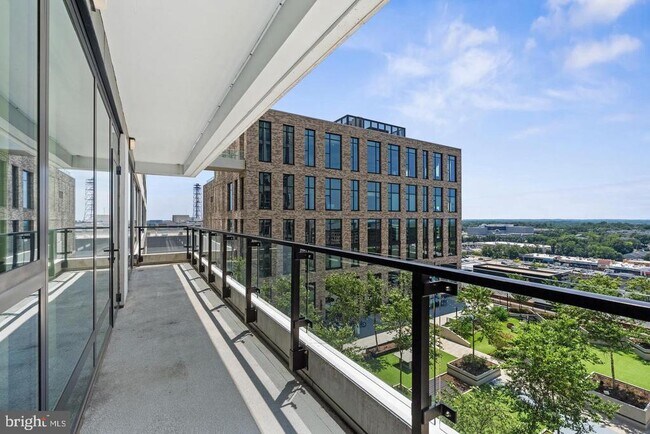 Building Photo - 1650 Silver Hill Dr
