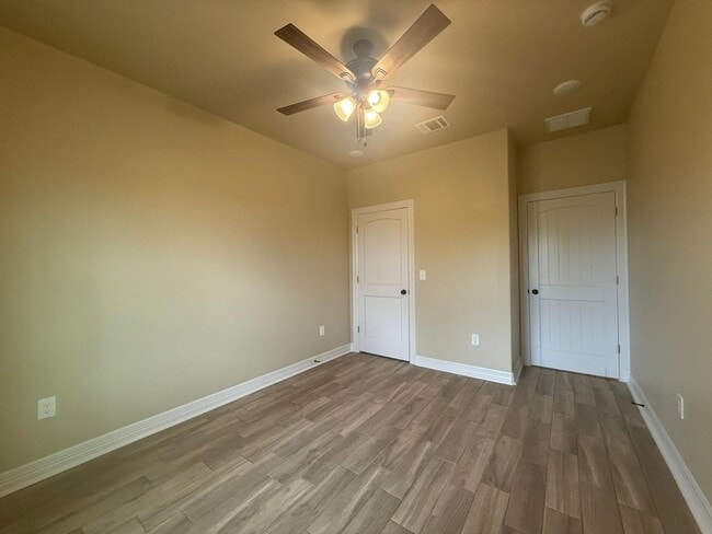 Building Photo - 1075 County Rd 678 E Natalia, TX 78059