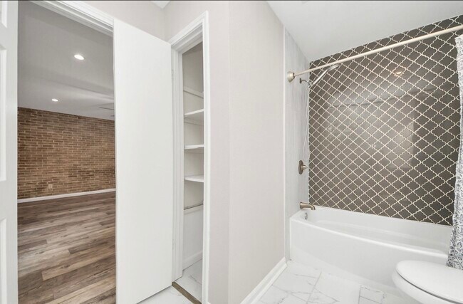 Building Photo - 9638 Ravensworth Dr
