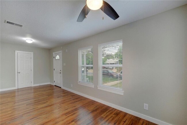Building Photo - 503 W Grady Dr