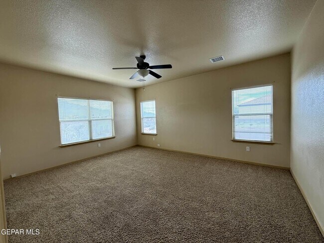 Building Photo - 11533 Merejildo Madrid St