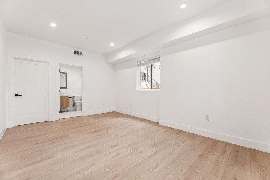 Building Photo - 438 E 28th St