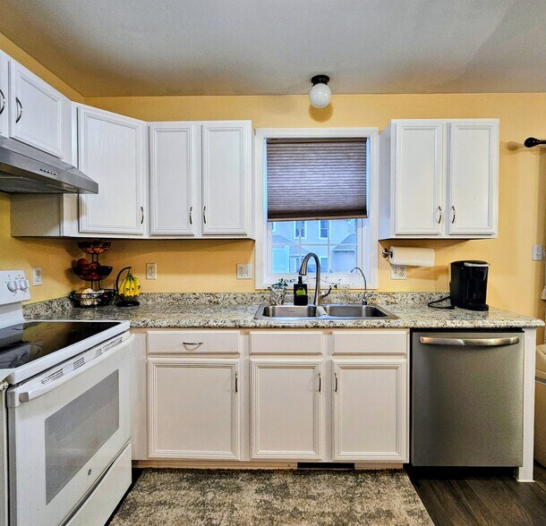 Building Photo - 71 Laurel Dr