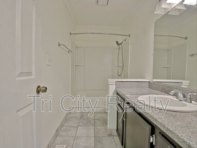 Building Photo - 210 Flat Creek Ct
