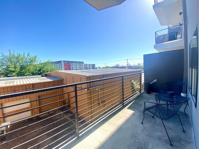 Building Photo - Beautiful Condo - North Burnet Road!