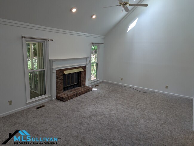 Building Photo - 5408 Ravenswood Pl