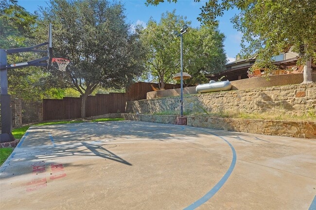 Building Photo - 1088 Pondview Dr