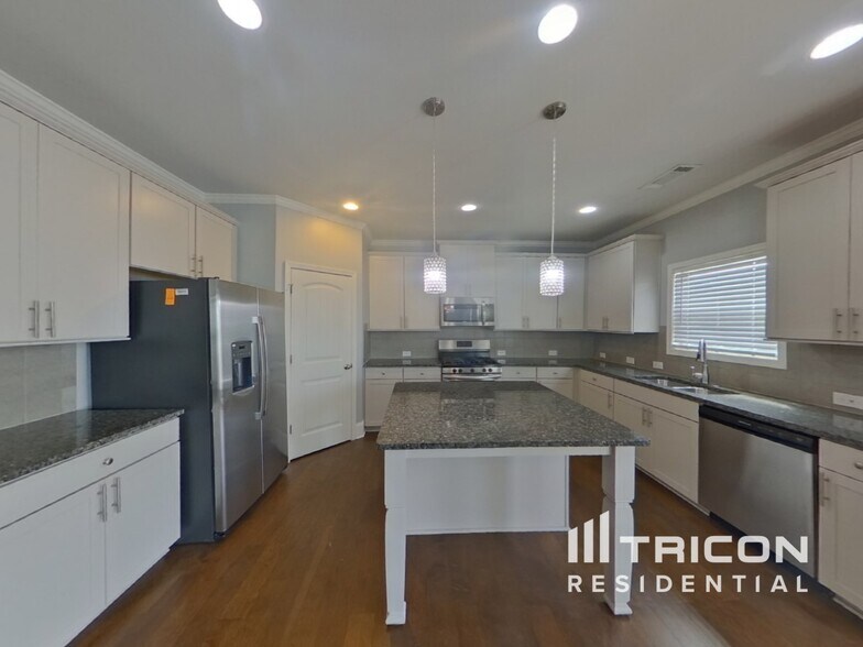 Building Photo - 7064 Demeter Dr