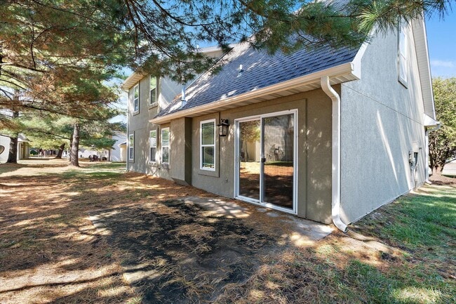 Building Photo - 412 N Village Cir