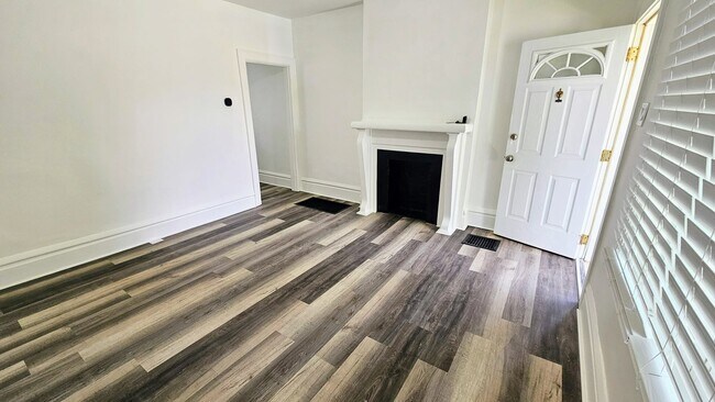 Building Photo - 1417 Gault St