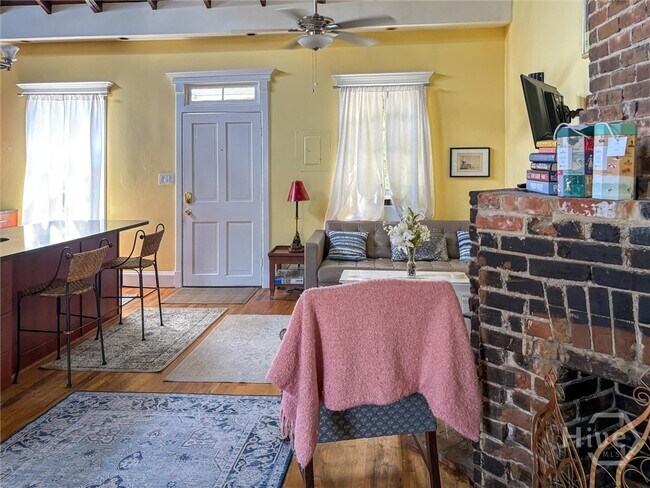 Building Photo - 526 E Charlton St