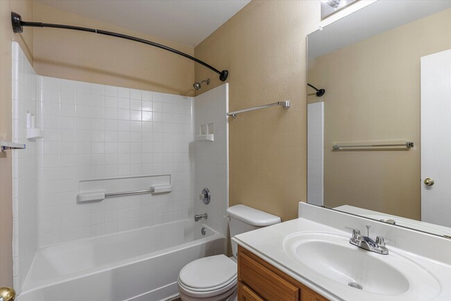 Hallway Bathroom with Shower/Tub Combo - 416 Windy Hill Ln