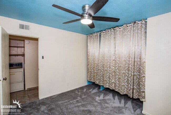 Building Photo - Comfortable 4Bdm 2Ba Home with Fenced Front Yard in Las Vegas! - MI Special