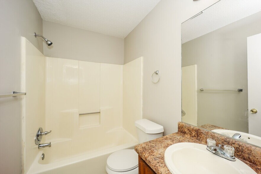 Building Photo - 8536 Pineland Dr