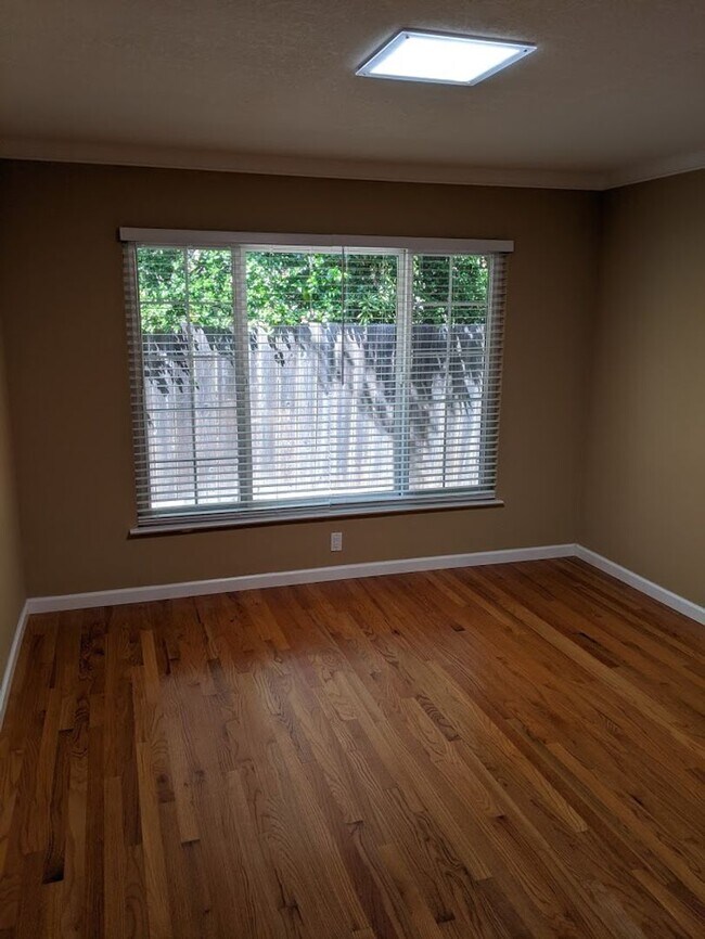 Building Photo - EMERALD HILLS - Premium updates thoughout including park like back yard