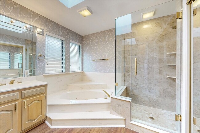 Building Photo - 7504 Summitview Dr