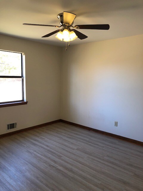 Building Photo - 14 Mill Ct