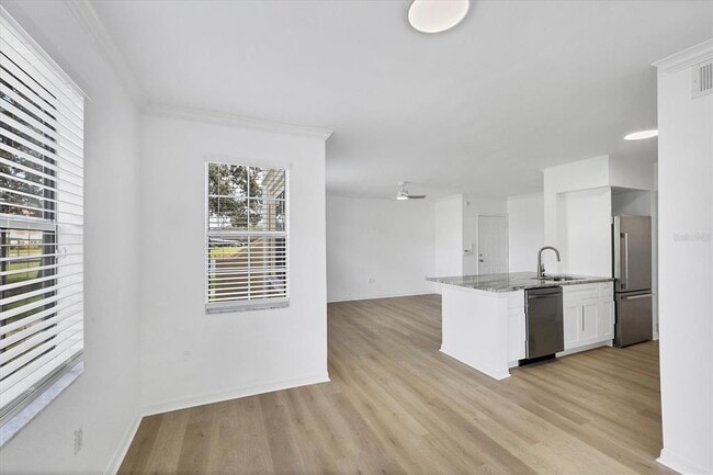 Building Photo - 1010 Villagio Cir