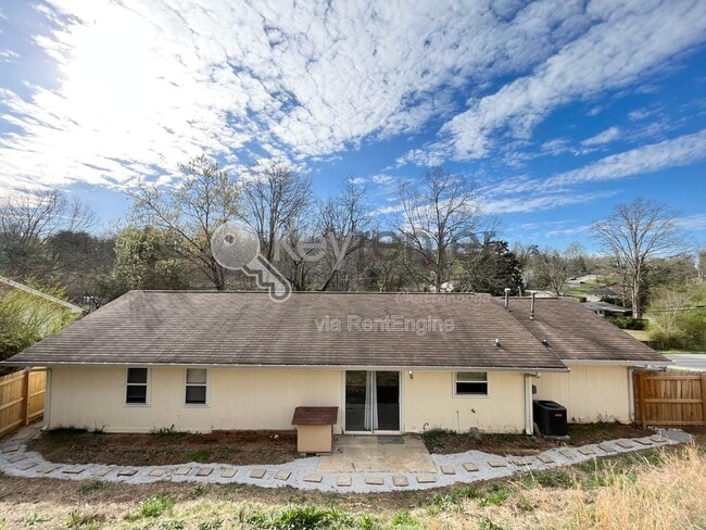 Building Photo - 801 Ely Rd