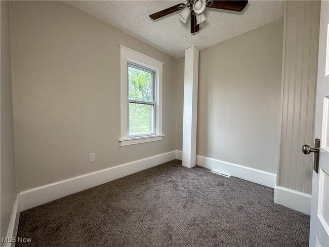 Building Photo - 2957 Greenfield Ave