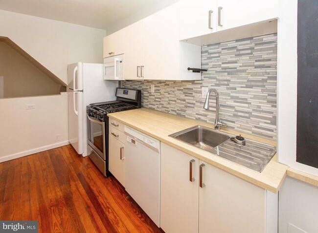 Building Photo - 427 E Main St