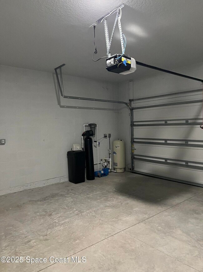 Building Photo - 542 Lambright St SW