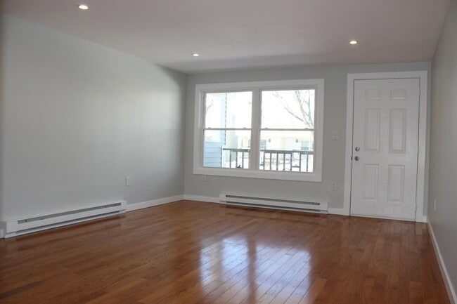 Building Photo - 390 Pacific Ave