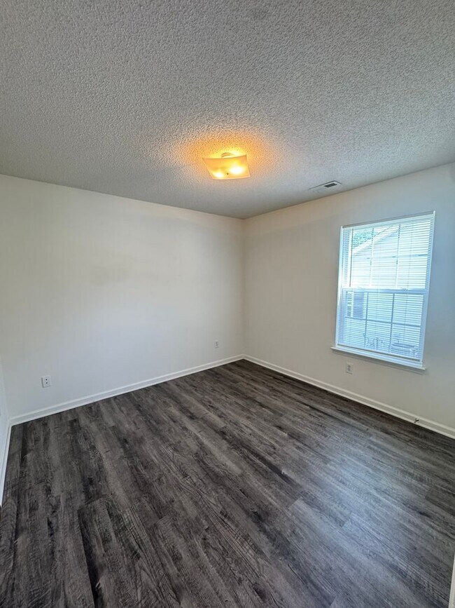 Building Photo - 132 Springwood Ln