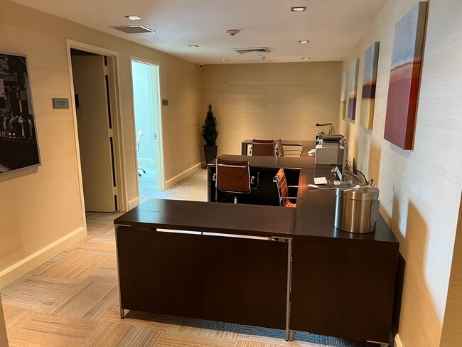 Building Photo - 950 Brickell Bay Dr