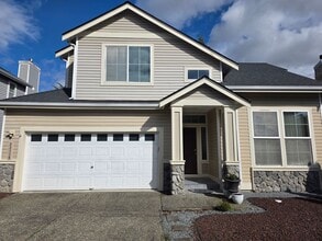 Building Photo - Kent Cypress Cove at the Lakes home - 3 bedroom 2.5 bath with 2 car garage - Available NOW.